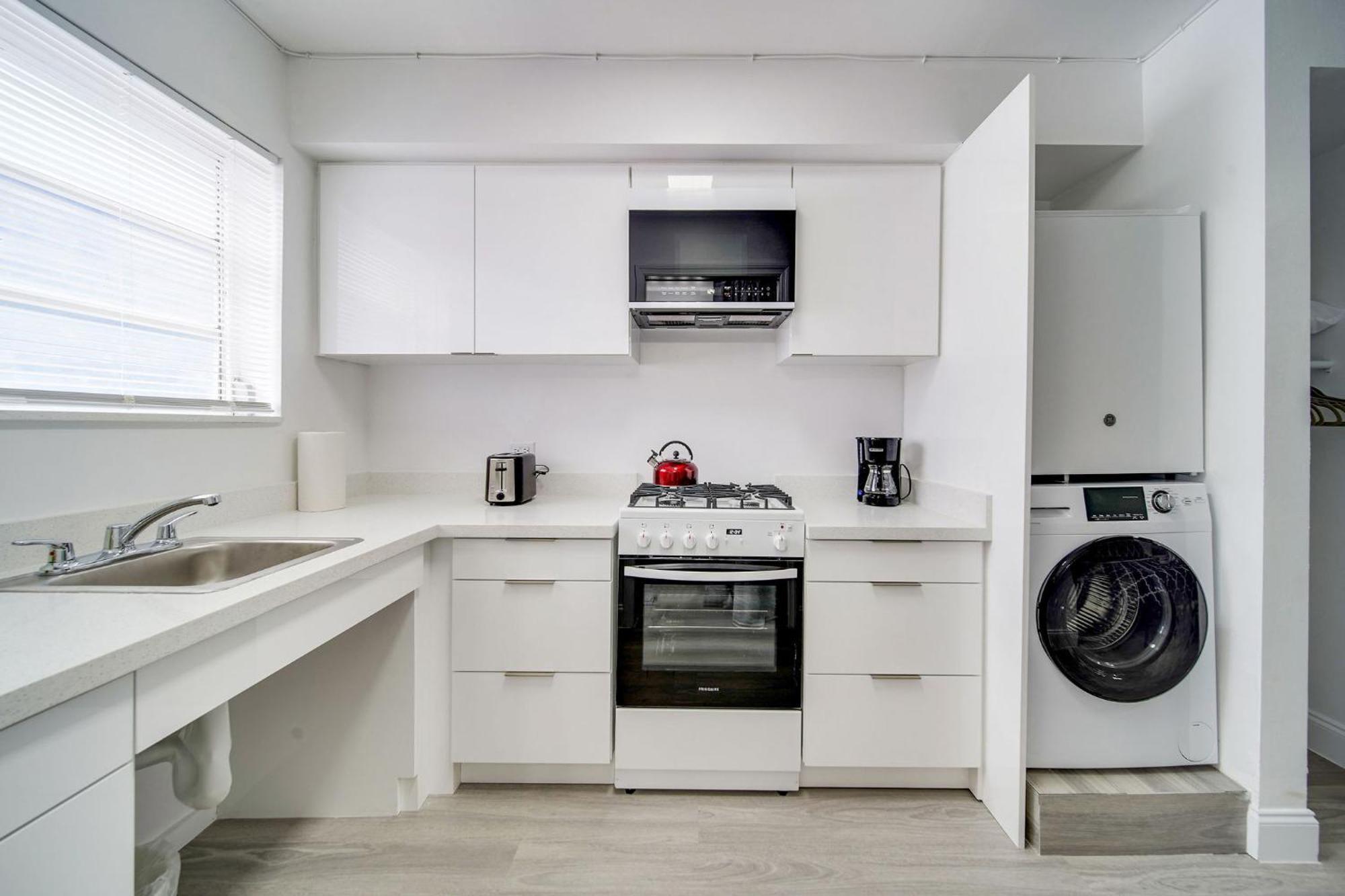 Deco Beachside Apt, W/2 Queen Beds, Washer/Dryer Miami Beach Kültér fotó